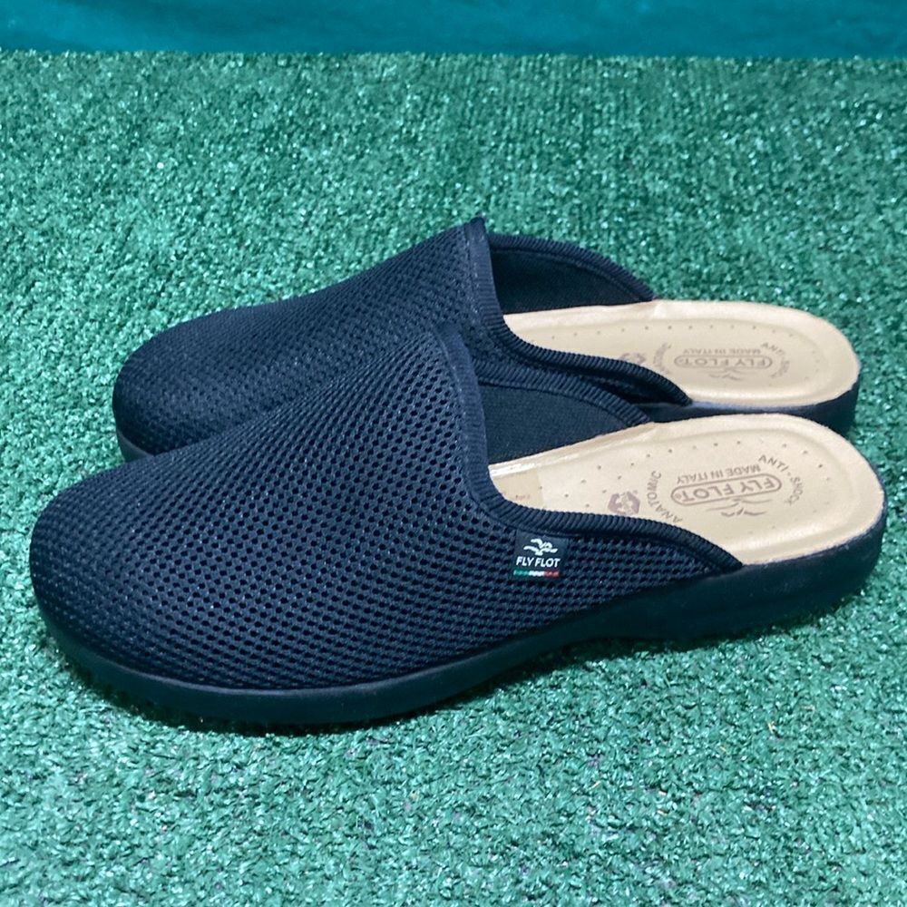 Fly Flot mules/slippers men’s size 8.5 women's size 9.5 (OKPM-12-027)